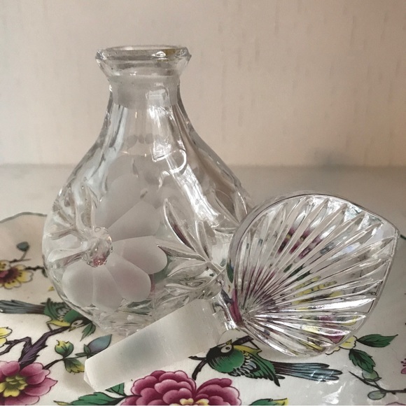 Vintage Princess House Etched Pressed Crystal Perfume Bottle and Fan Sto… - Picture 8 of 9